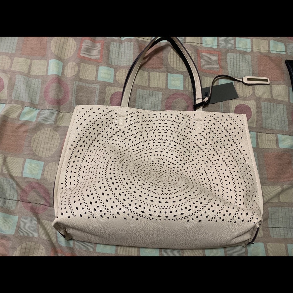 Reversible perforated tote